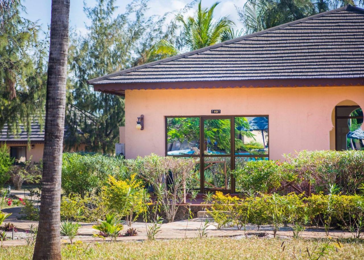 Vrclub Paje Palms Beach Resort エクステリア 写真